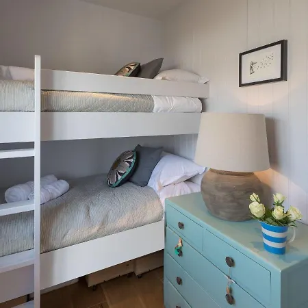 Holiday home Marchbourne *